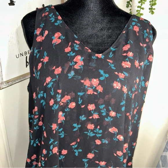 Lane Bryant floral sleeveless top - Picture 2 of 7